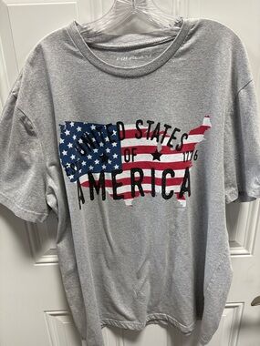 Gray 'United States of America' Flag Graphic Tee